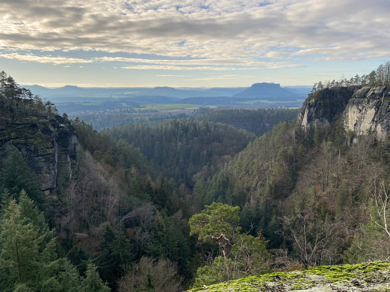 Eine kleine Ruheoase rechts vom Dorf.