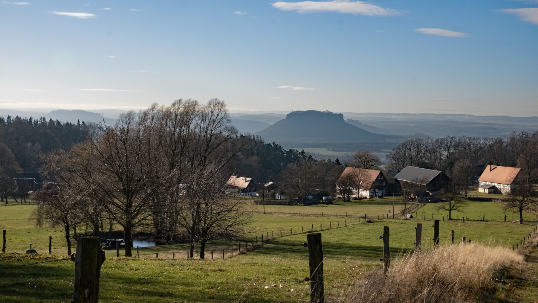 Waitzdorf im Hintergrund Lilienstein.