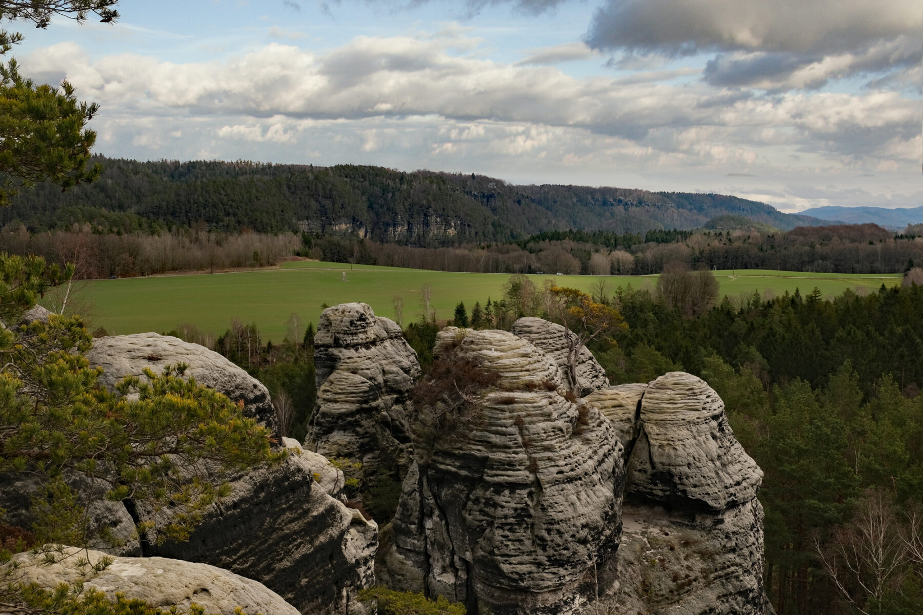 Bildmitte Brand, rechts davon Waitzdorfer Aussicht und unterhalb der Fritschenstein